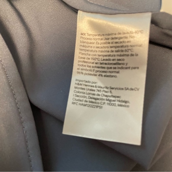 H&M Long Sleeve Polyester V Neck Collared Button up Blouse NWT Size XS - Picture 9 of 9